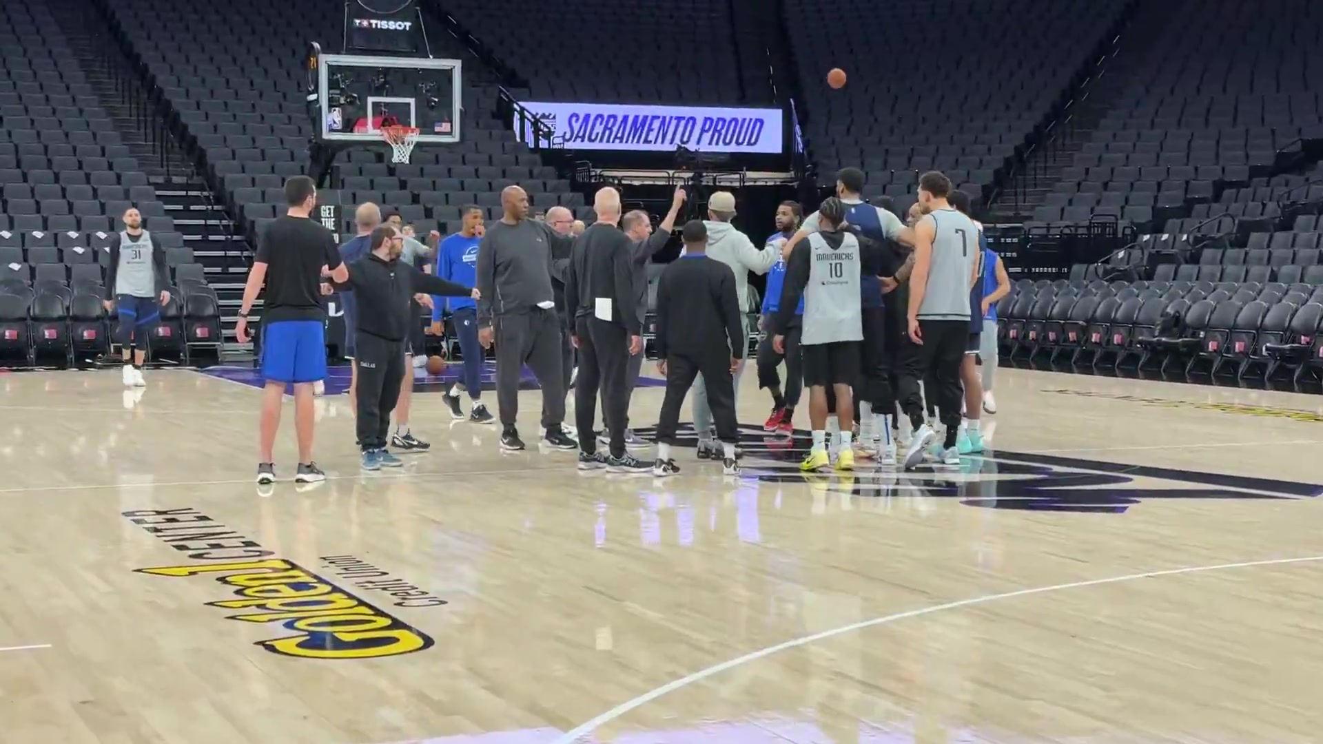 海洋之神590线路检测中心no1-传奇控卫对决😃独行侠训练结束后 欧文和基德进行了一波攻防